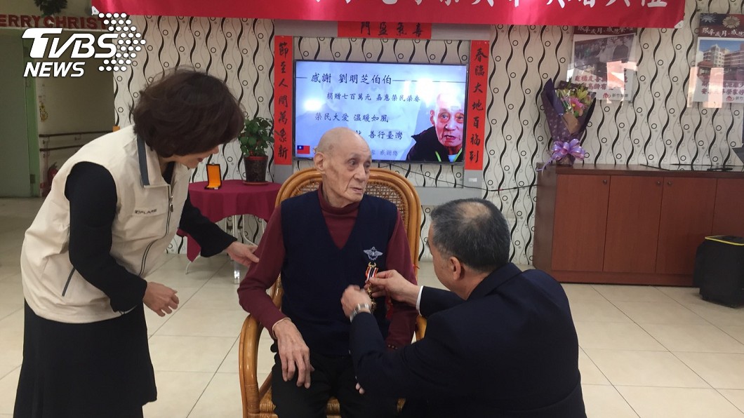 饅頭配開水過一天 老榮民賣房700萬全捐出