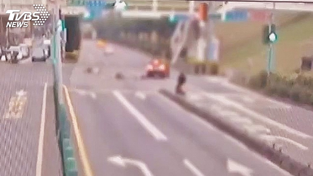三重環河北路清晨車禍 機車騎士當場彈飛喪命