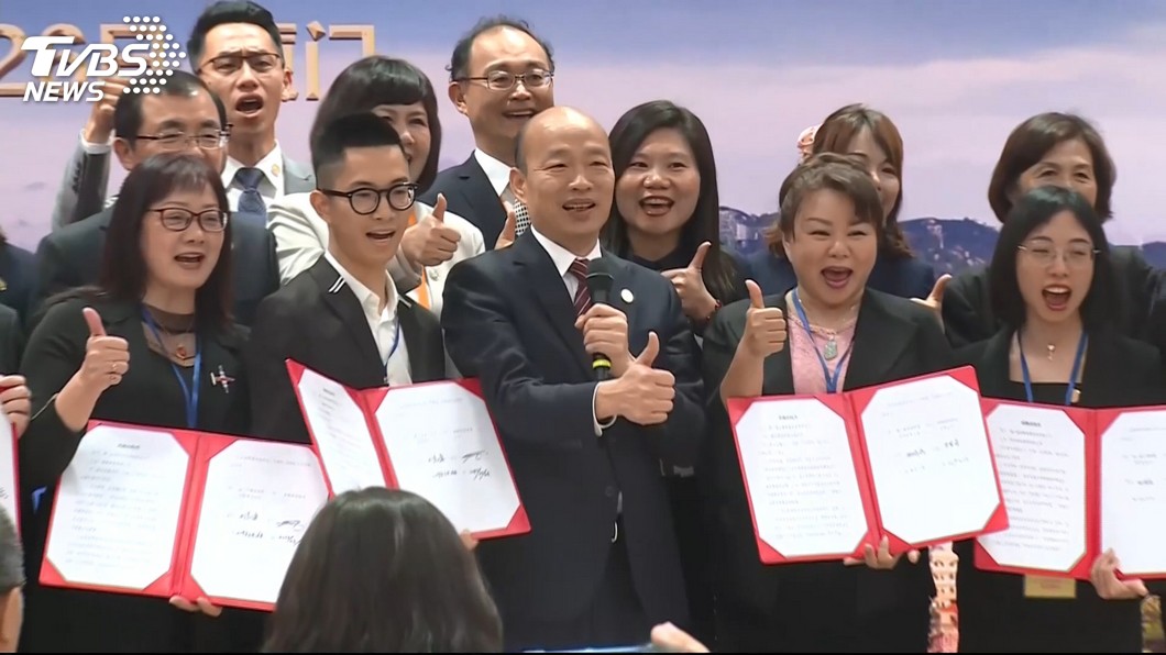 韓國瑜這次出訪港澳和大陸地區，藍綠陣營各自解讀。(圖／TVBS)