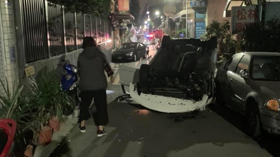 巷內狂飆連撞18車! 男酒駕竟還囂張嗆:看X小!