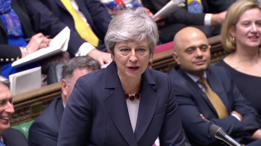脫歐案通過就辭!英國首相梅伊拿烏紗帽換