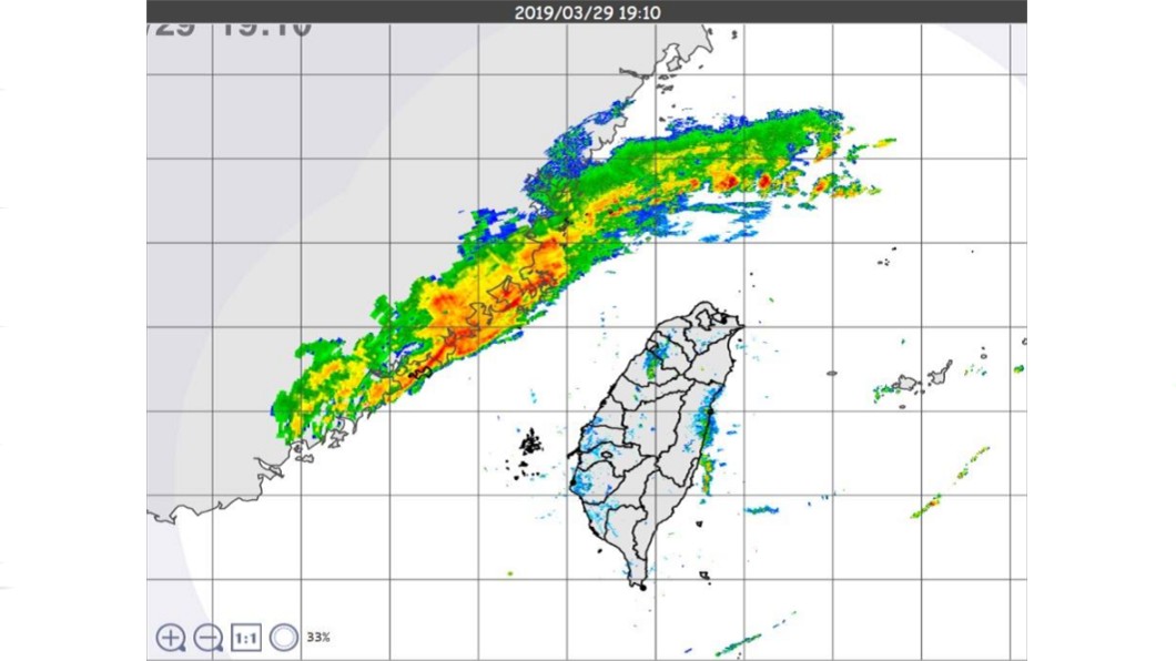 鋒面夜襲!雨帶接近「有閃電」 北台防瞬間大雨