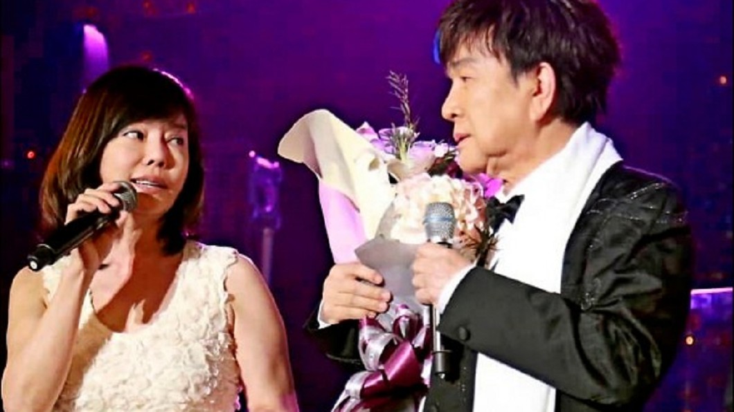 大喊「兒子救回來了」!狄鶯低胸短裙登台讚安佐:比我紅