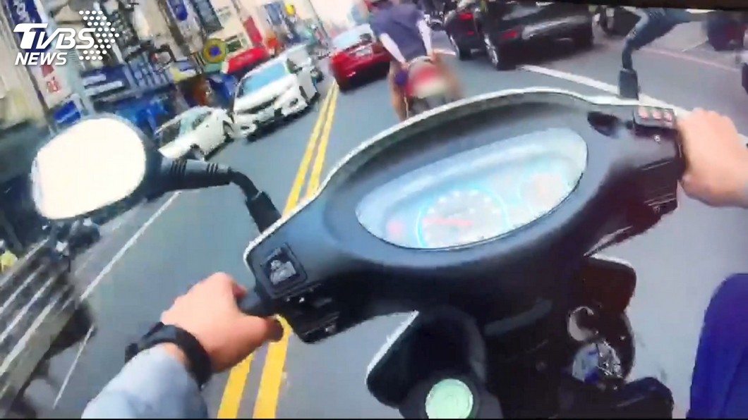 搶時救命!醫呼吸困難 員警鳴笛開道送醫