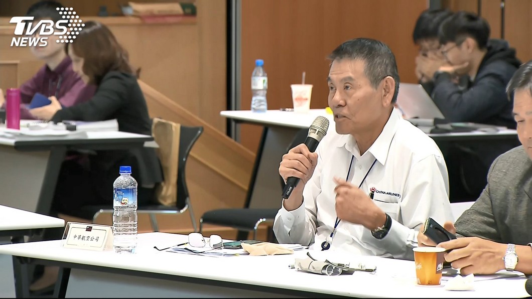 華航罷工檢討 謝世謙接何煖軒任新董座