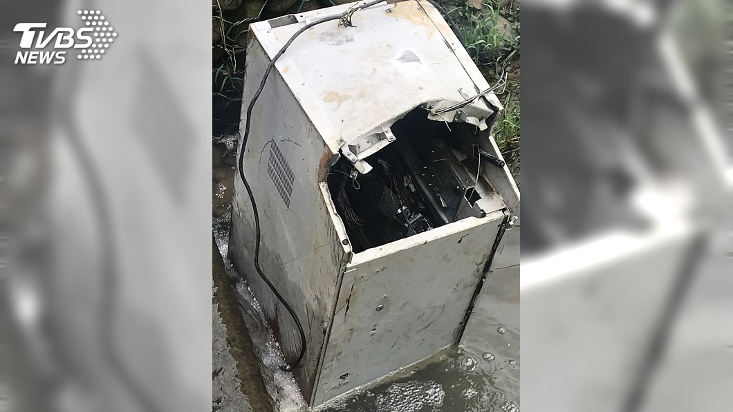 桃園遭竊提款機現身竹縣溝渠 剩空殼無現金