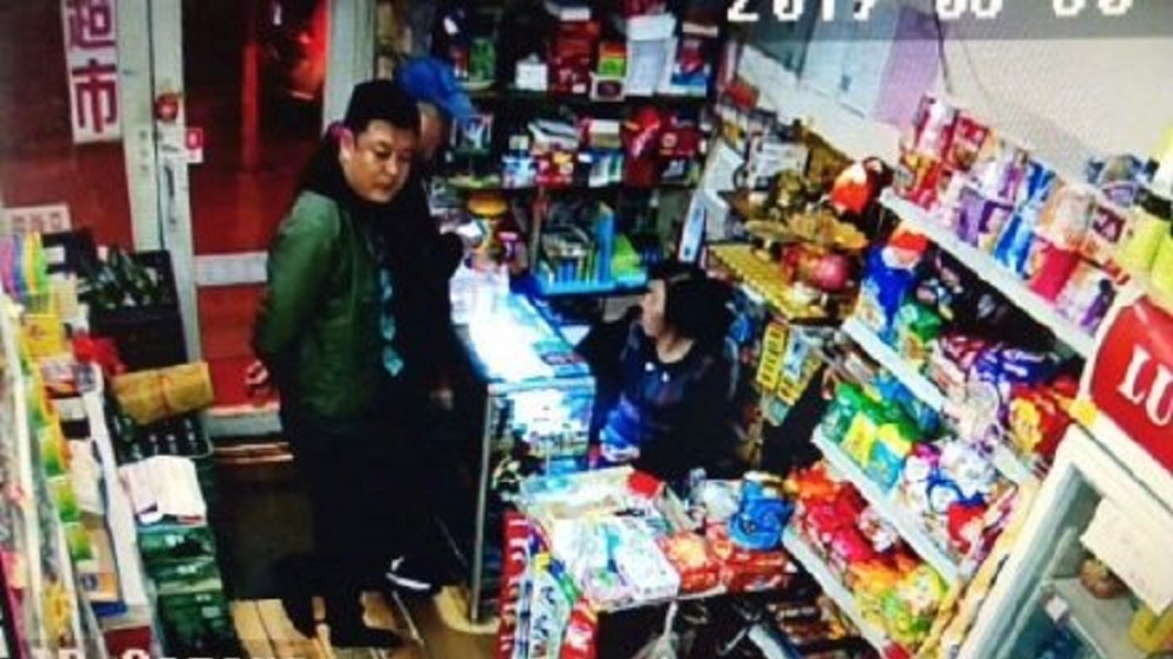 伸鹹豬手襲女大生臀被抓包 惡狼持酒瓶敲破她頭