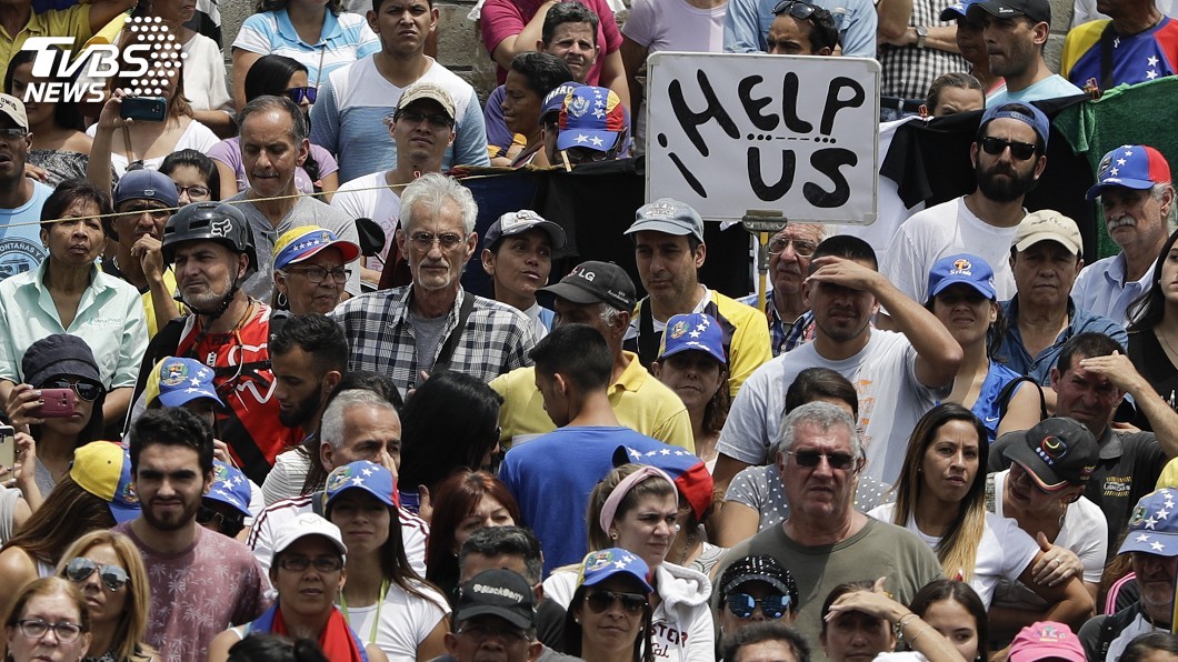 缺糧缺藥缺工作 委國民眾衝破路障直闖哥國