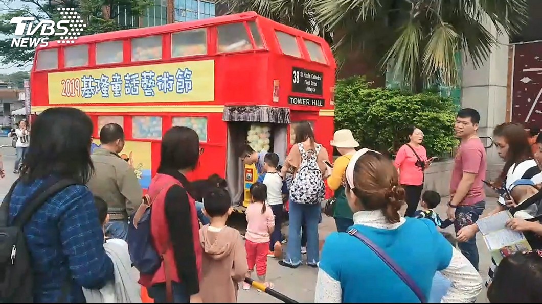 童樂！恐龍出現海洋廣場　巨型扭蛋成賣點