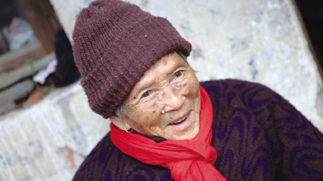 欠10元工資50年 98歲嬤想起走3公里「百倍奉還」