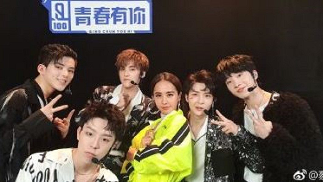 霸氣拉住練習生　蔡依林台上險親小鮮肉