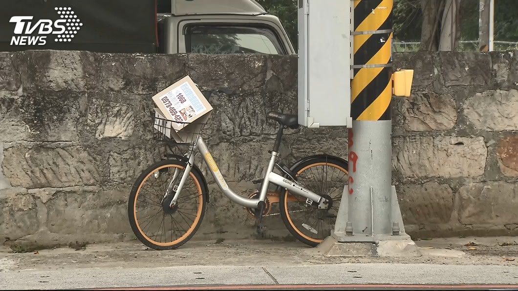 棄置單車與違法張貼廣告都有對應措施。圖/TVBS