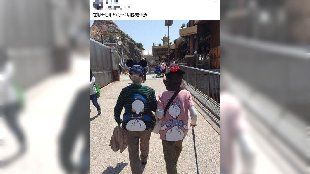 老夫妻牽手的模樣應證了一句俗諺「執子之手,與子偕老」。(圖/翻攝自爆笑公社)