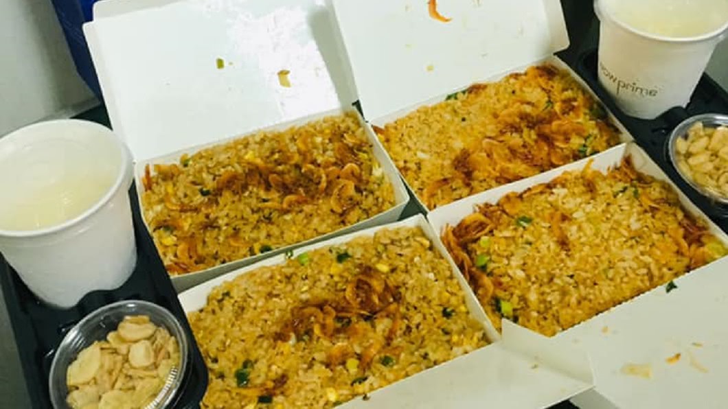 網夯夏慕尼外帶 「炒飯2盒滿+8麵包」只要260元