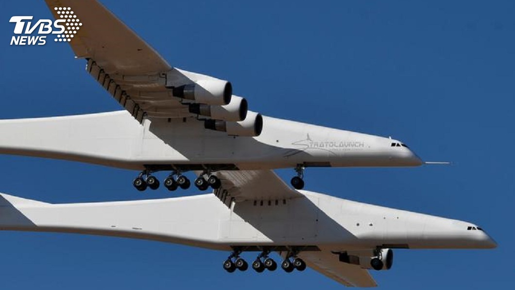 機翼橫跨足球場!全球最大飛機 首次試飛成功