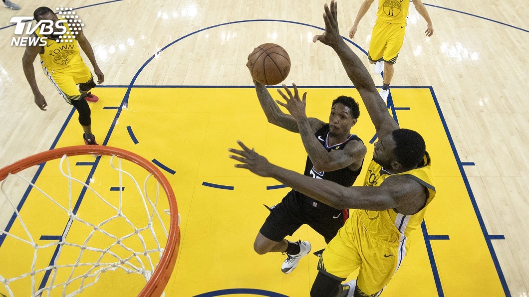 NBA季後賽歷史性逆轉秀 快艇撞倒勇士扳回一城