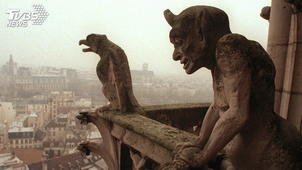 祝融肆虐巴黎聖母院 小說《鐘樓怪人》意外熱銷