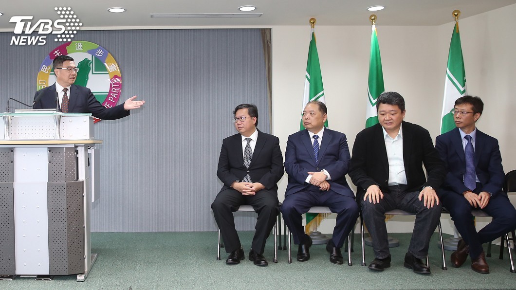 民進黨協調成功 何博文哽咽退選挺張宏陸連任