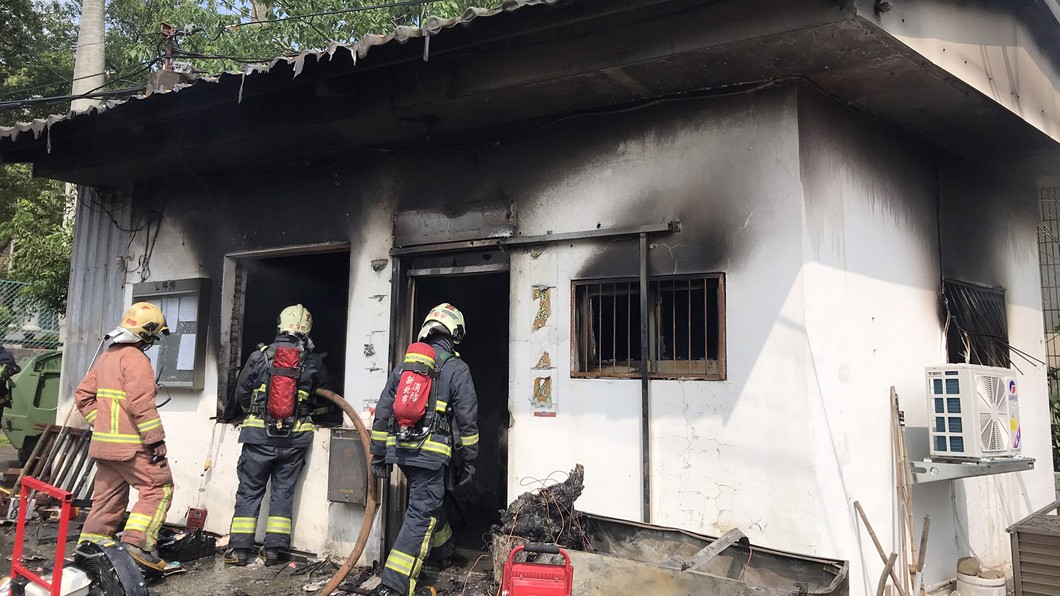 新北八里傳瓦斯氣爆 火場焦屍疑是社區警衛