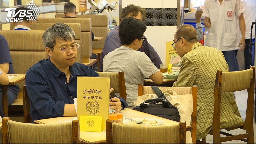 消失的「樓上雅座」 高房租逼走港茶餐廳