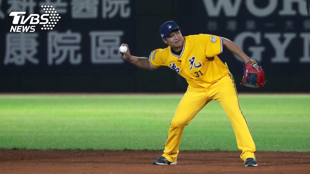 陳江和最後傳球儀式引退 王勝偉彭政閔送禮