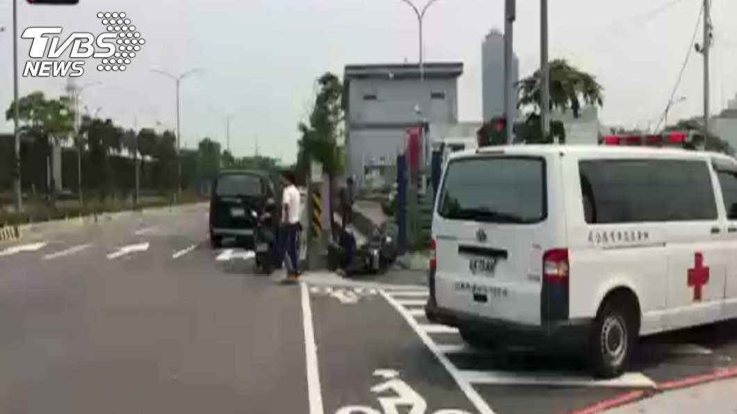 超速撞救護車害女友噴飛亡 高職男判賠612萬元