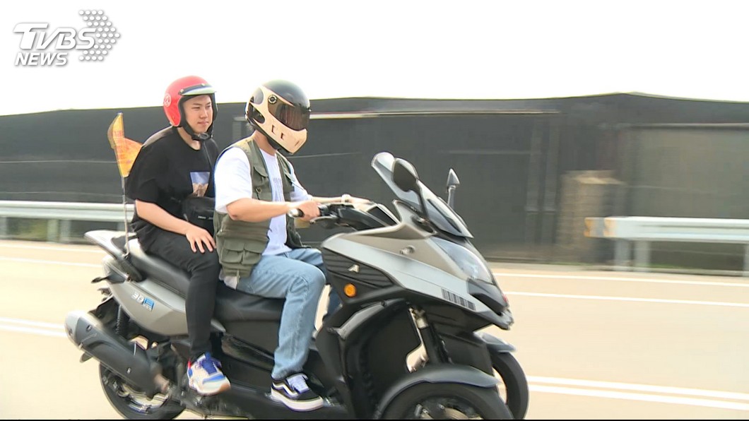 玖壹壹騎機車遊高雄 直播48小時搏感情
