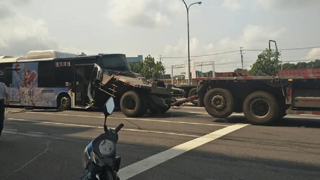 圖／翻攝聯結車大貨車大客車拉拉隊運輸業照片影片資訊分享團