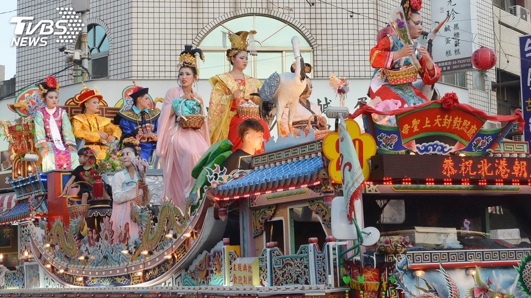 北港迓媽祖 真人藝閣、神轎吃炮傳承文化意涵