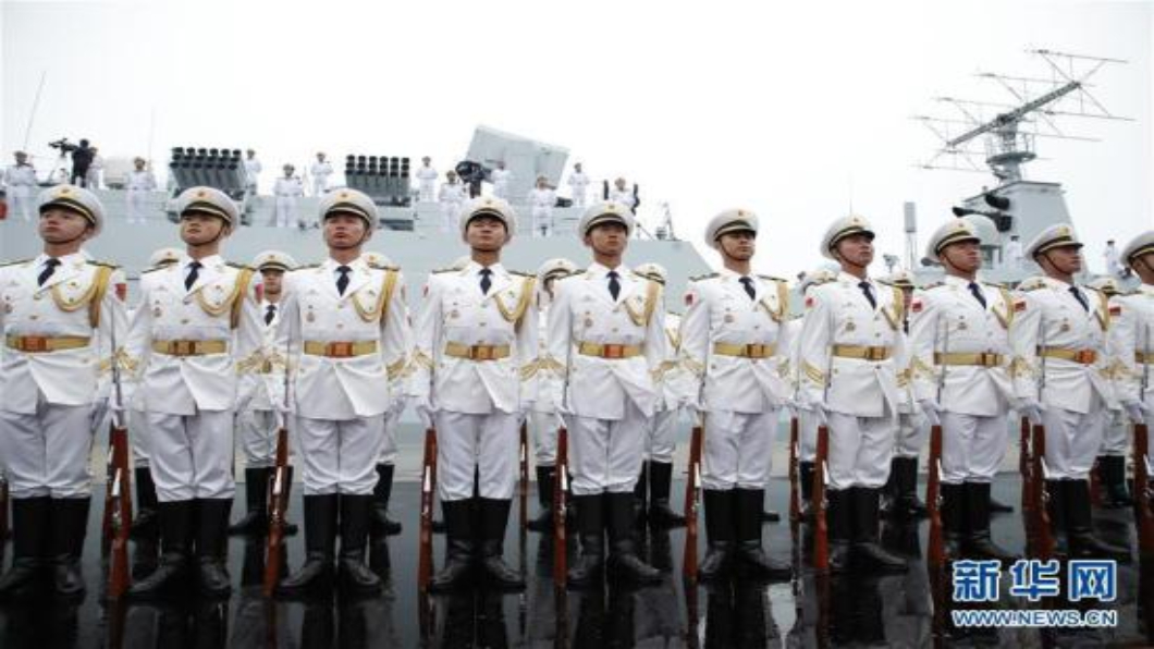 親登西寧號!習近平中式禮服青島閱兵