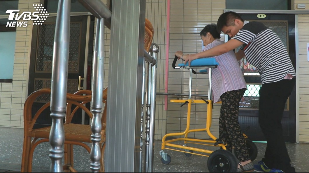 高齡化來臨!民團推180天「顧老假」 勞動部回應了