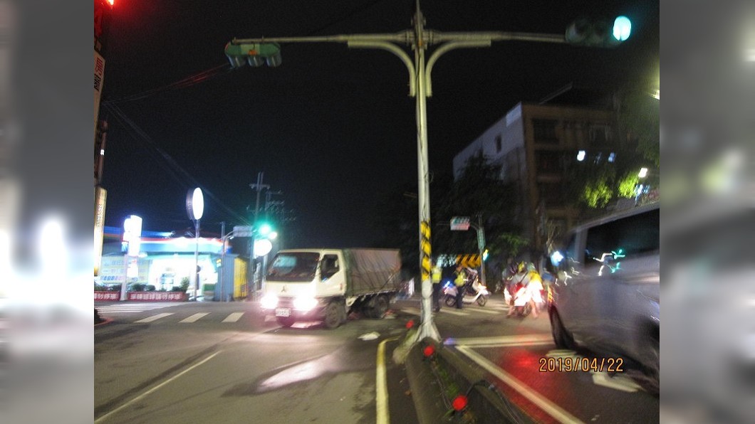 遇無照貨車違規…19歲女大生亡 母慟:靈魂永遠跟著