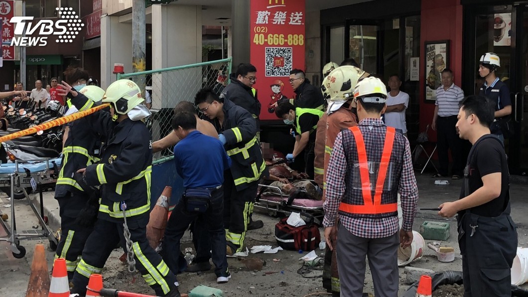 新北下水道工程氣爆　人孔蓋衝飛3名工人送醫