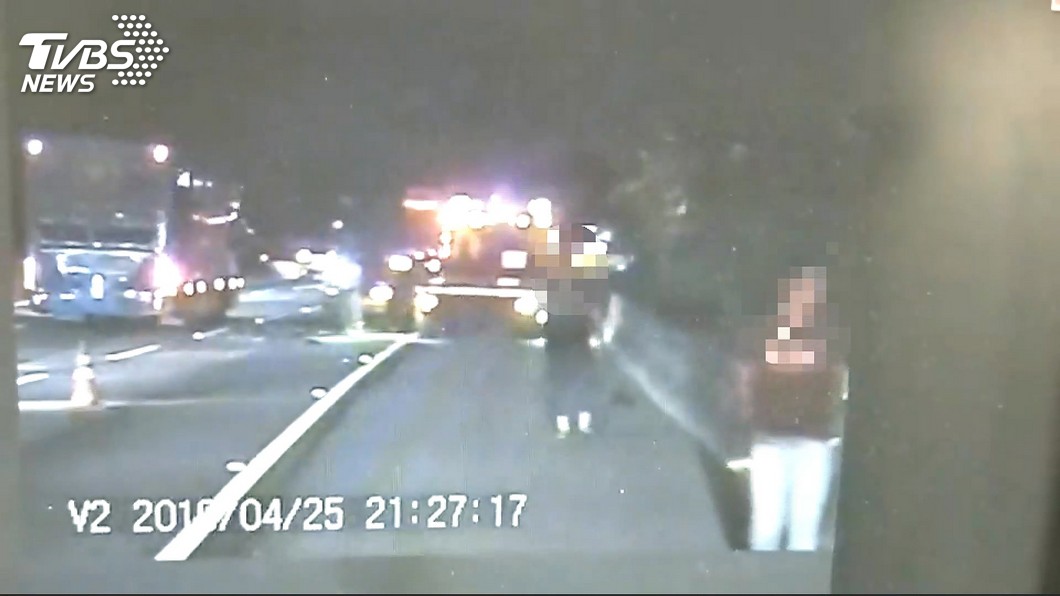 撞車後被人追殺 傷者踩碎玻璃逃命求救