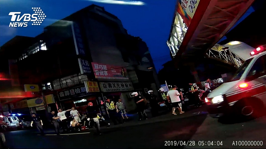 砰砰！民眾指街頭開槍　警澄清「壓破鋁箔包」