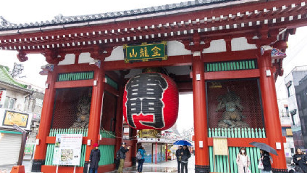 東京淺草寺雷門派出所 持刀男闖入行搶