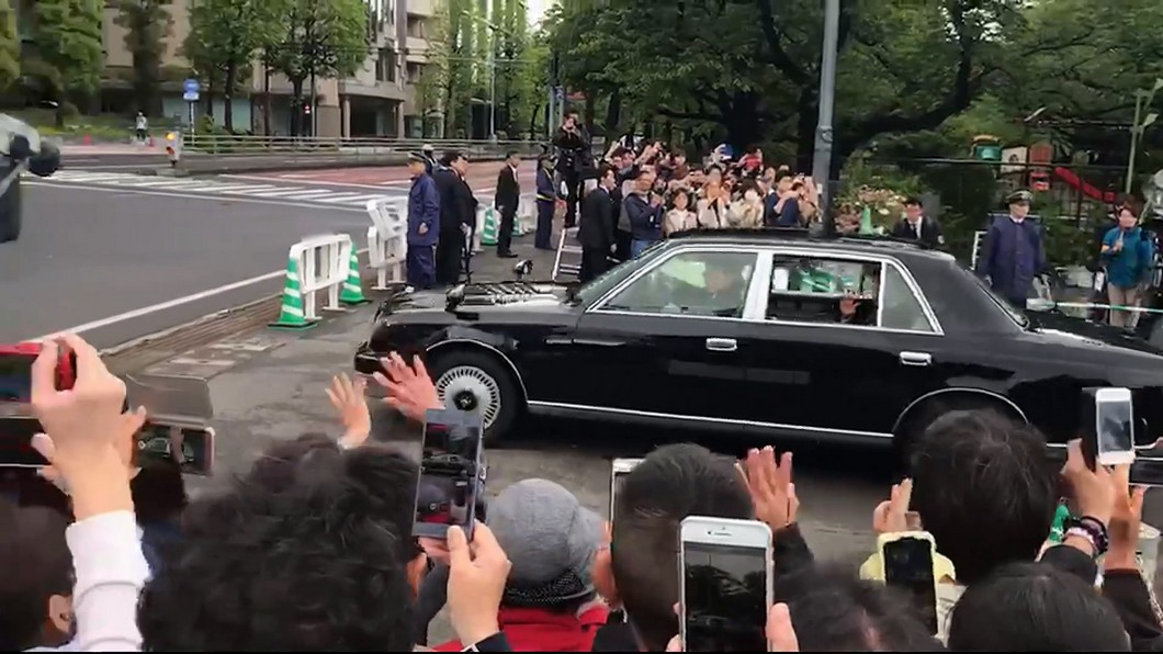德仁親王車內揮手致意　TVBS第一手直擊