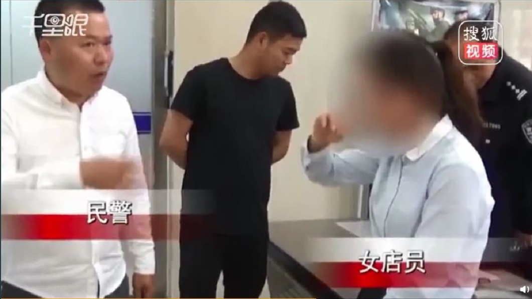 最後在員警的協調,雙方終於達成和解。(圖/翻攝自微博)