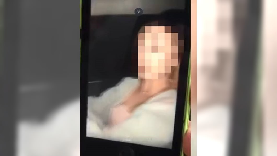 正妹載閨密玩命自拍撞車 死前驚恐表情全錄下