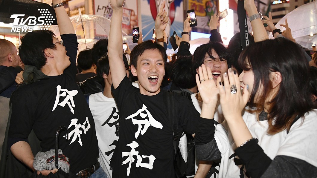 迎接令和元年! 日本民眾倒數徹夜狂歡