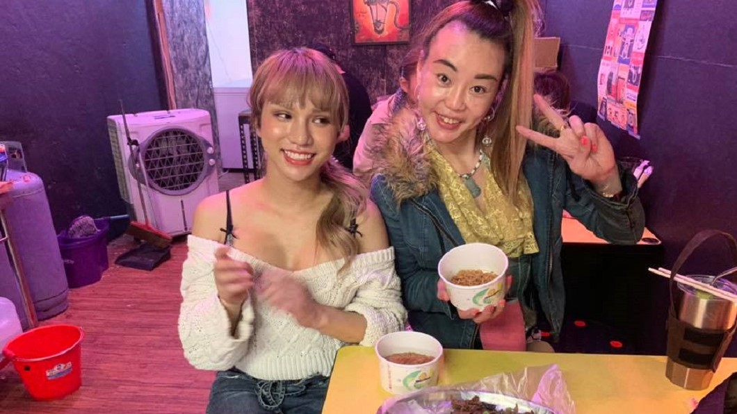 揚言用「高人氣」拯救東區!法拉利姐合體小A辣開新店
