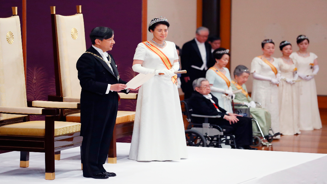 日本新菊花王朝 59歲德仁偕雅子登基