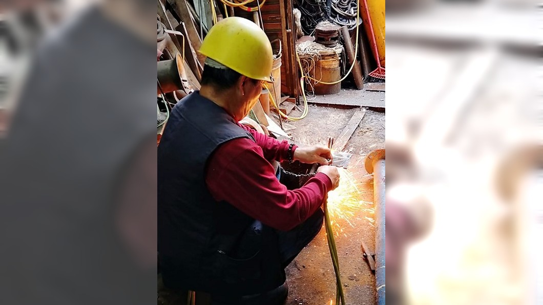 雨天想看病小黃不載　黑手爸：我衣服太髒？