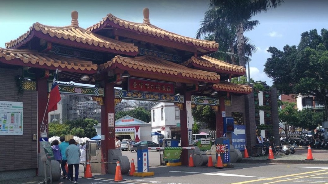 來台旅遊客死異鄉!24歲韓男突呼吸不順 下秒趴計程車亡