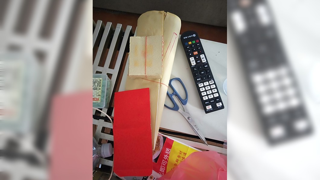 傳統習俗上，臨終者家屬要準備4樣物品，送給幫忙載送回家的救護車駕駛。(圖／翻攝自爆廢公社公開版)