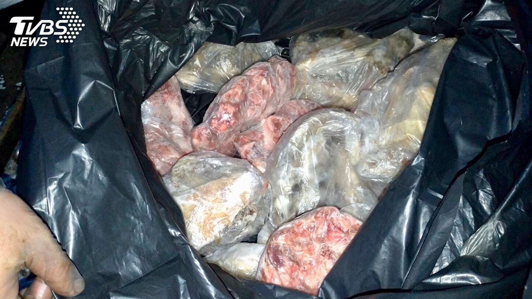 陸籍漁船越界 淡水海巡搜出31公斤豬肉