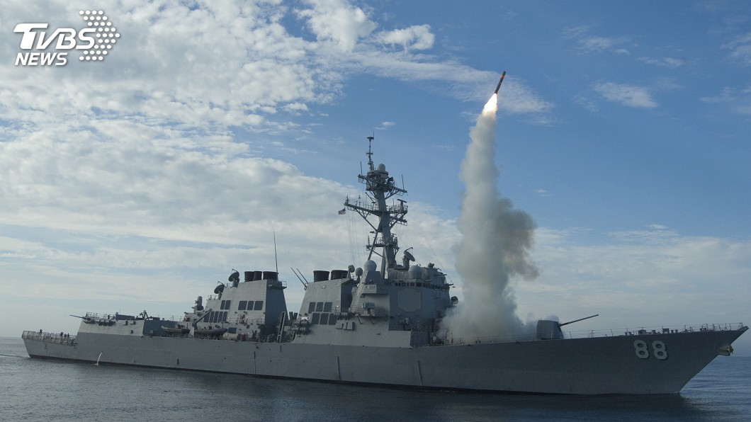 路透社:美遣2軍艦進入南海島礁航行