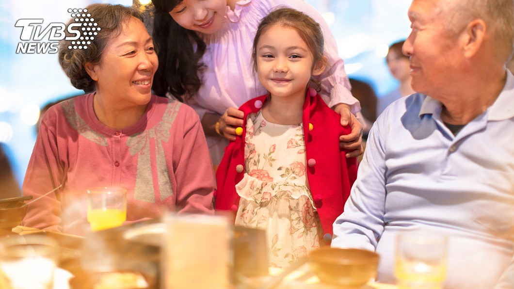 他請客慶祝母親節！岳母、姨子卻狂嫌　酸：打算花多少