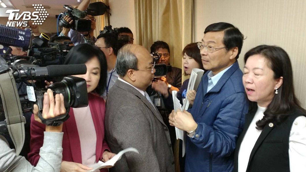 立院審公投法　藍委推擠不讓陳朝建列席