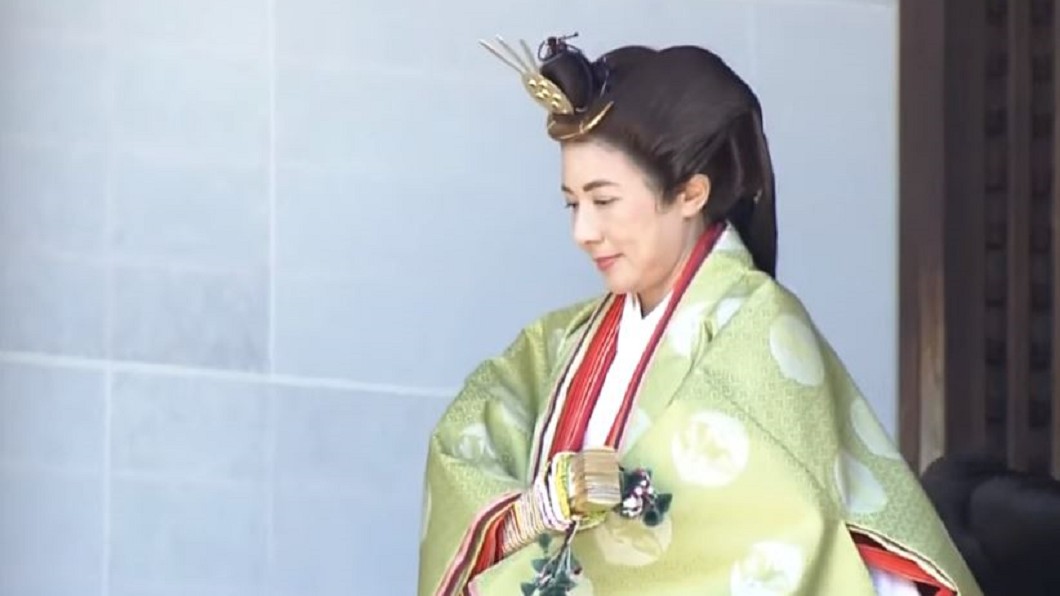 新日皇首度宮中祭祀 雅子大垂髮「12單」現身